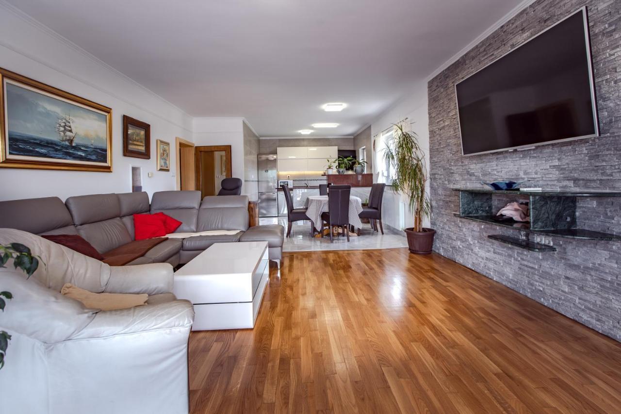 Apartments Bajcic Kampor Екстериор снимка