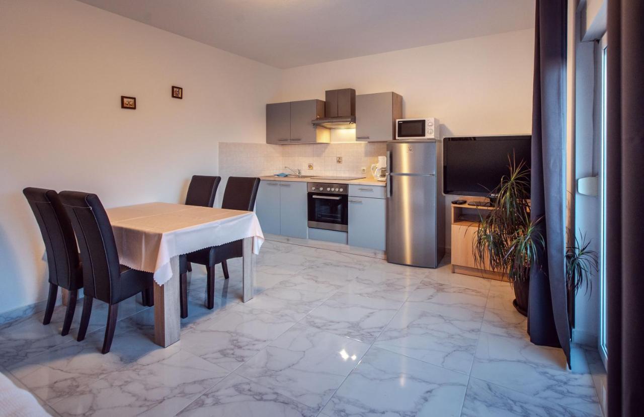 Apartments Bajcic Kampor Екстериор снимка